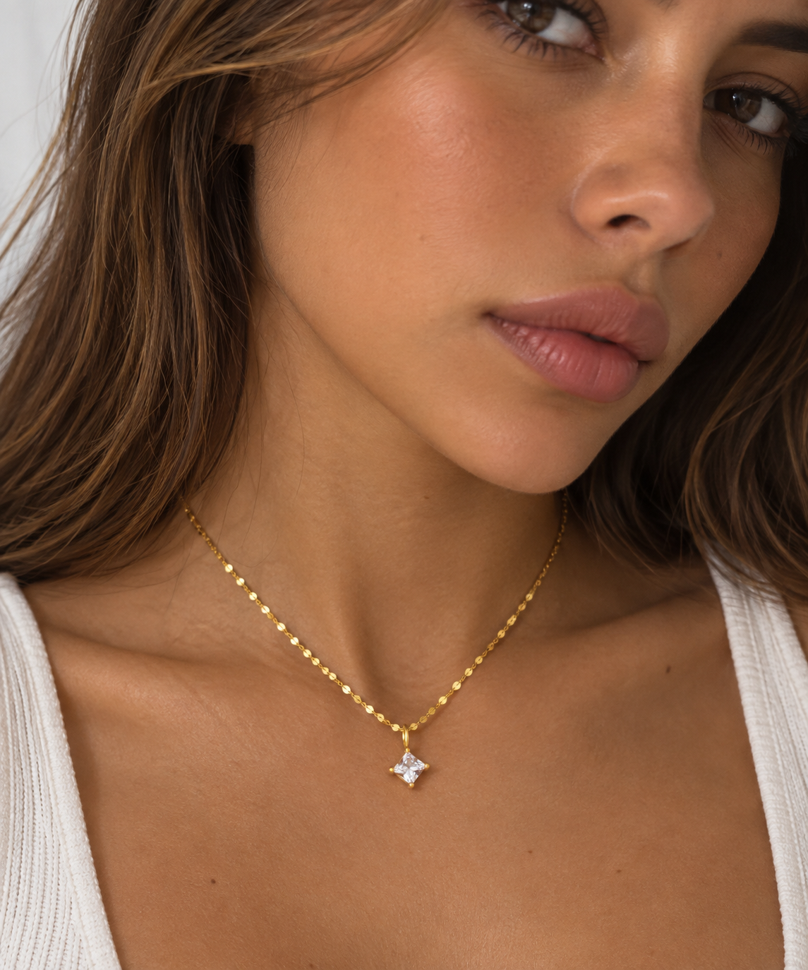 Collar Elara