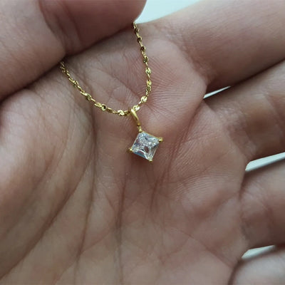 Collar Elara
